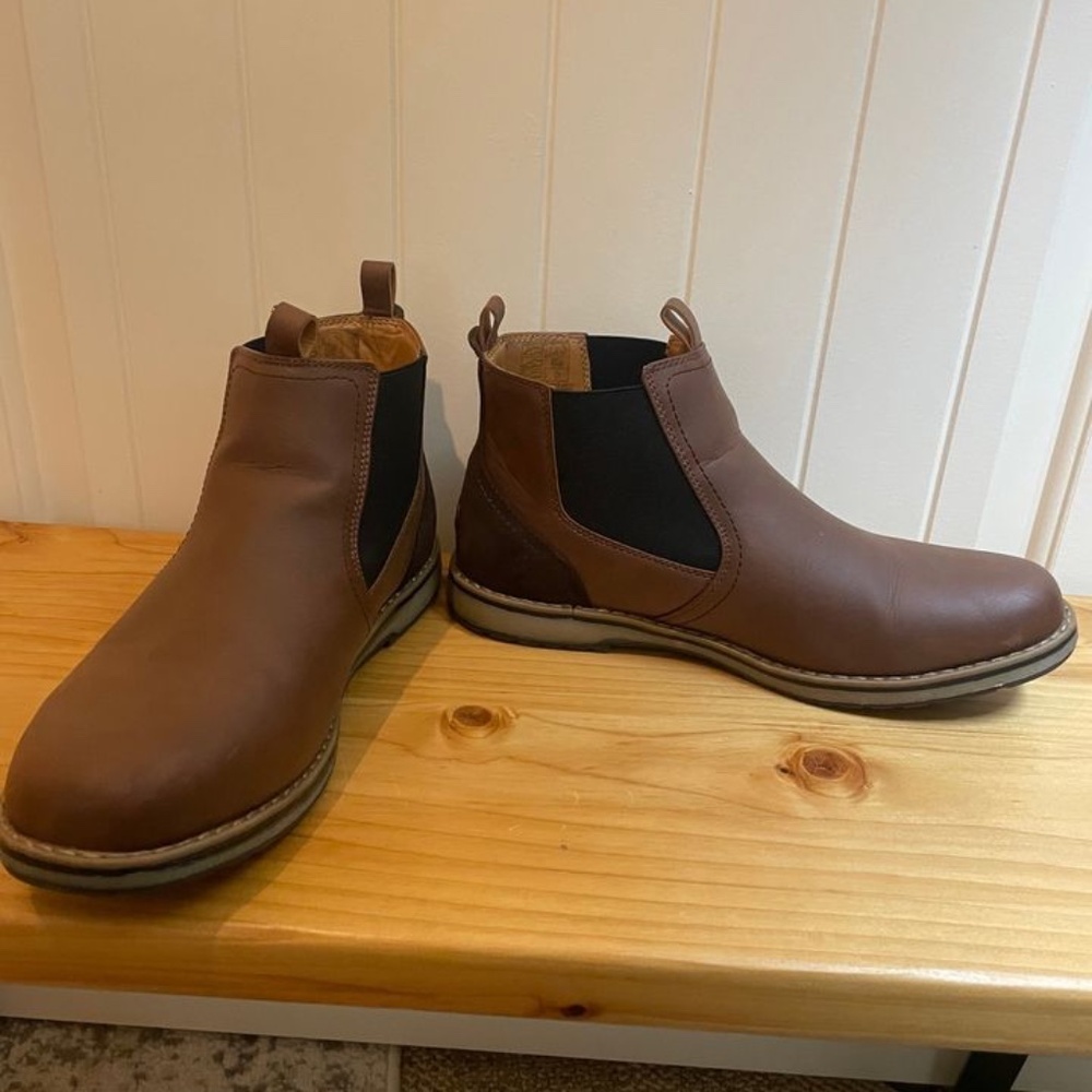 IZOD Chukka Lucas Pull-On Leather Boots in Brown